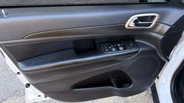 2016 Jeep Grand Cherokee - 1C4RJFAG7GC318368 - Image #14