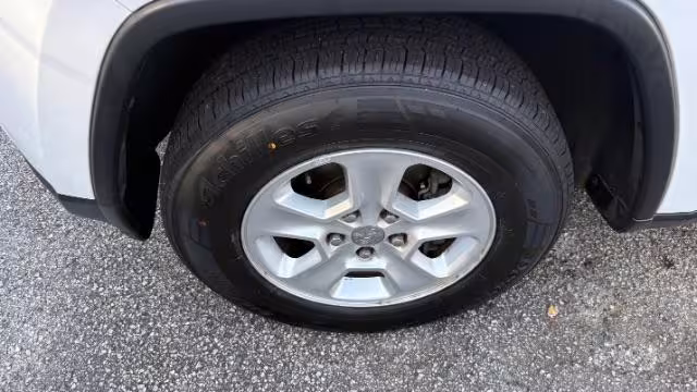 2016 Jeep Grand Cherokee - 1C4RJFAG7GC318368 - Image #17