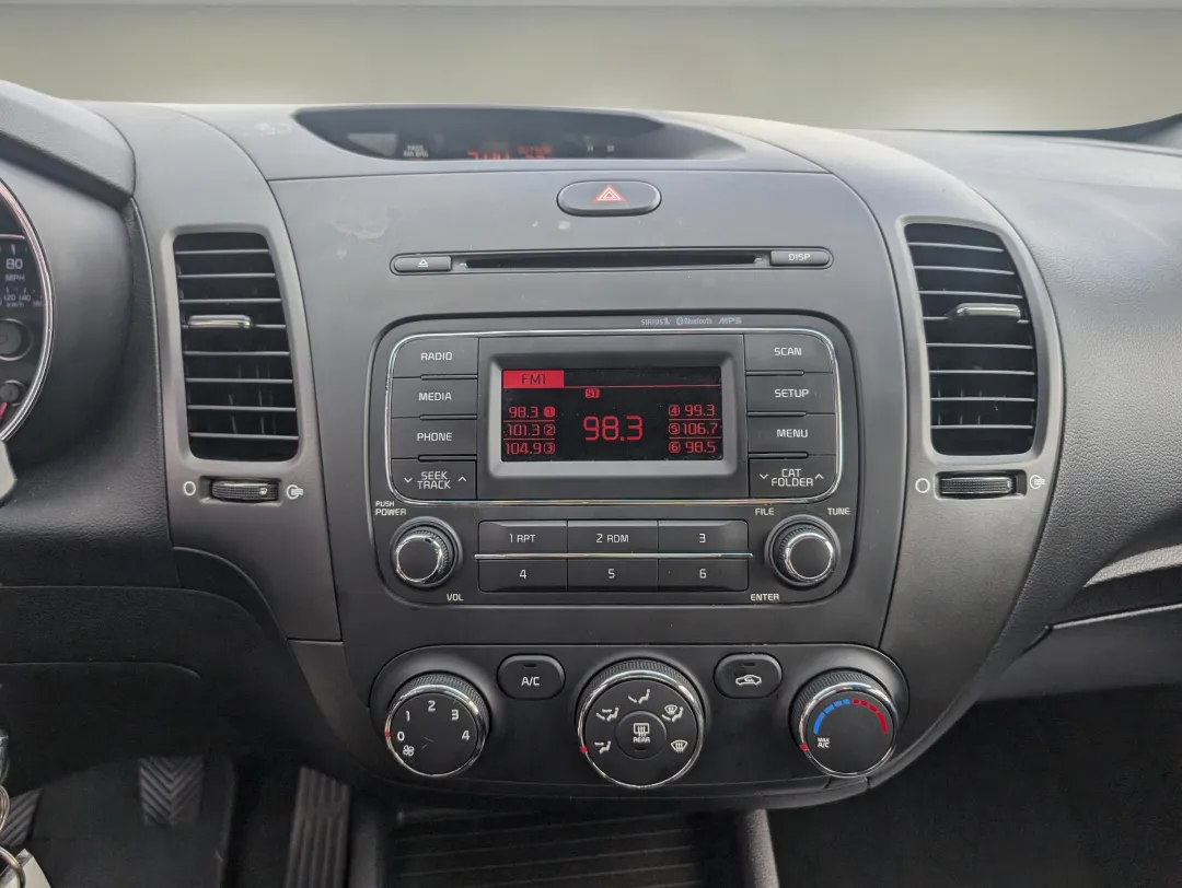 2016 Kia Forte - KNAFK4A61G5572056 - Image #14