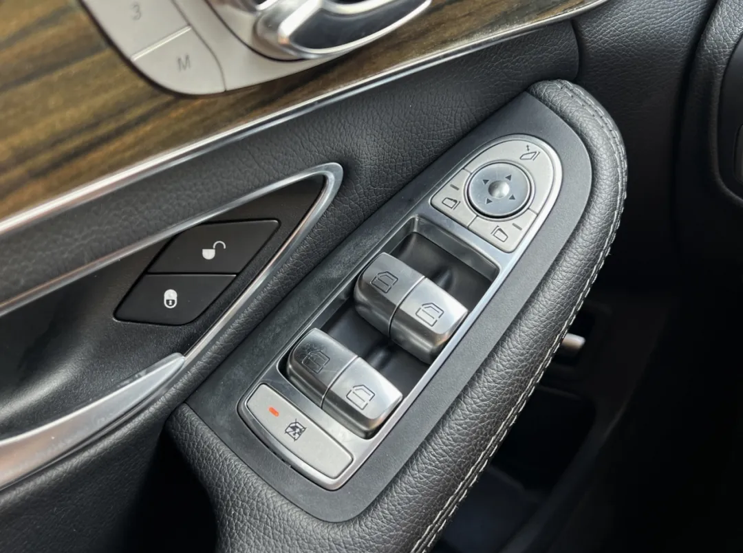 2016 Mercedes-Benz C-Class - 55SWF4KB7GU146811 - Image #29