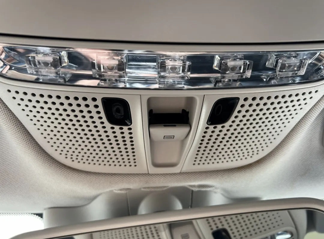 2016 Mercedes-Benz C-Class - 55SWF4KB7GU146811 - Image #31
