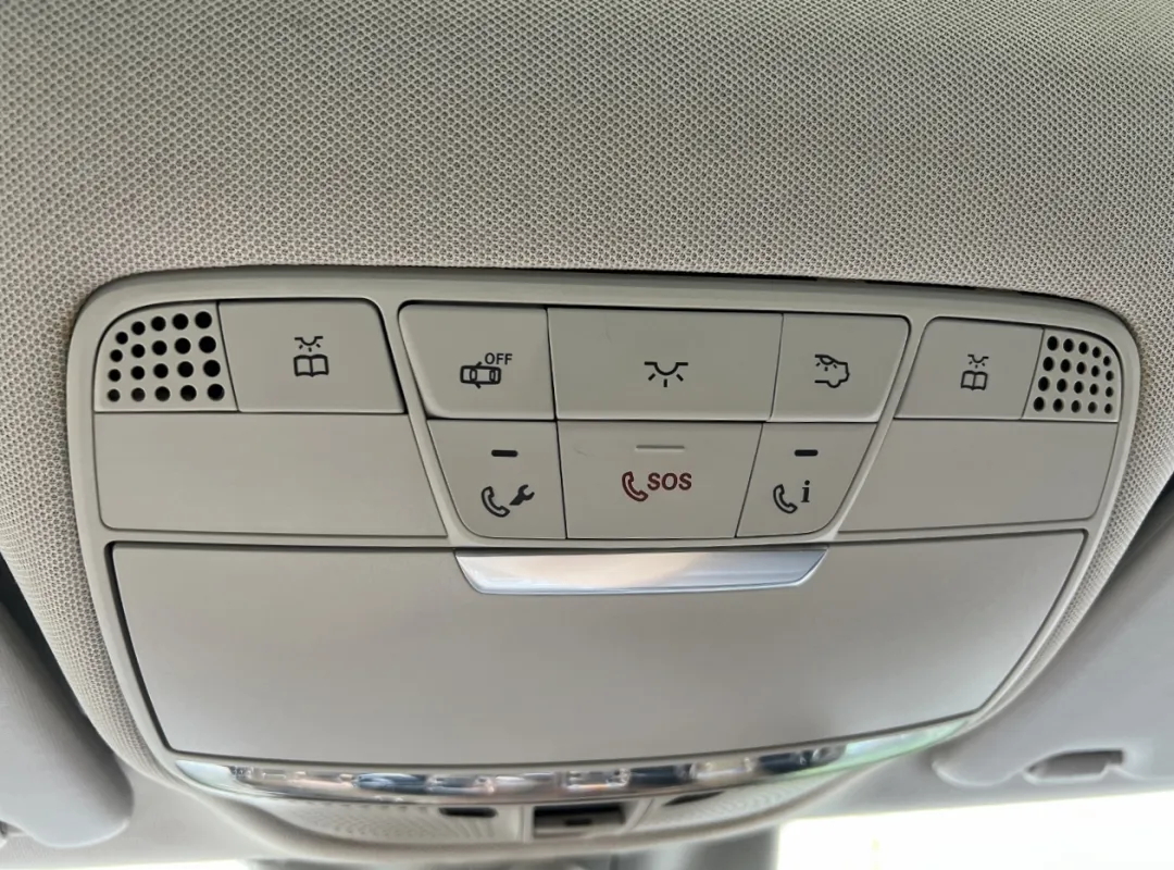2016 Mercedes-Benz C-Class - 55SWF4KB7GU146811 - Image #32