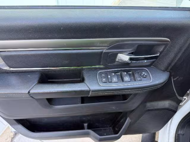 2016 Ram 1500 - 1C6RR7MT9GS102946 - Image #17