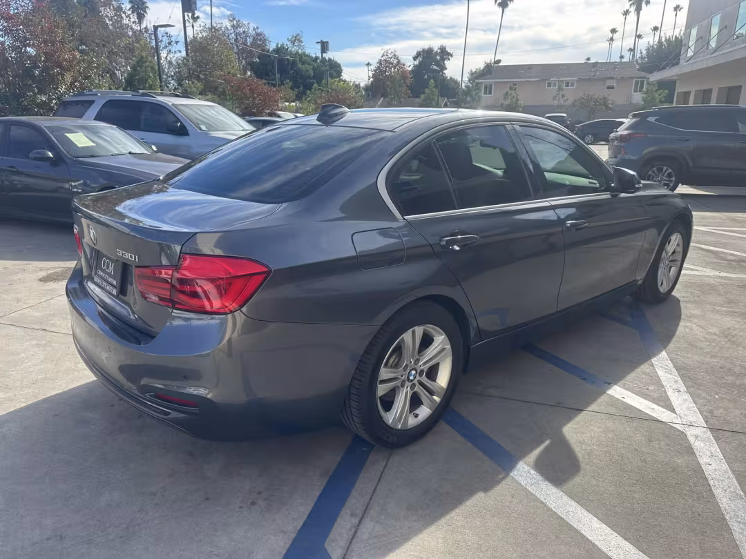 2017 BMW 3-Series - WBA8D9C55HK678369 - Image #4