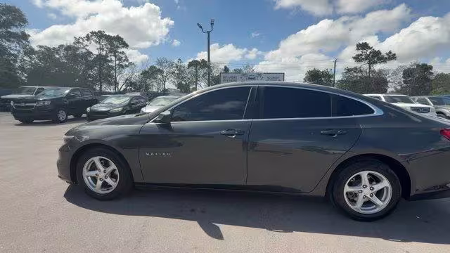 2017 Chevrolet Malibu - 1G1ZB5ST6HF276058 - Image #1