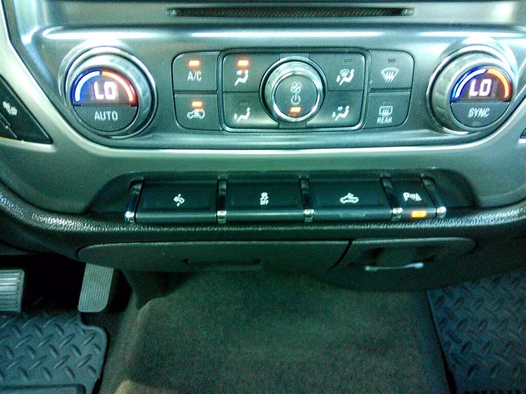 2017 Chevrolet Silverado 1500 - 3GCPCREC4HG202943 - Image #17