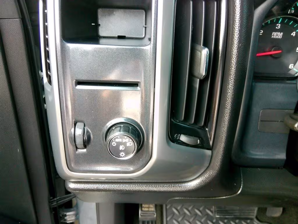 2017 Chevrolet Silverado 1500 - 3GCPCREC4HG202943 - Image #20