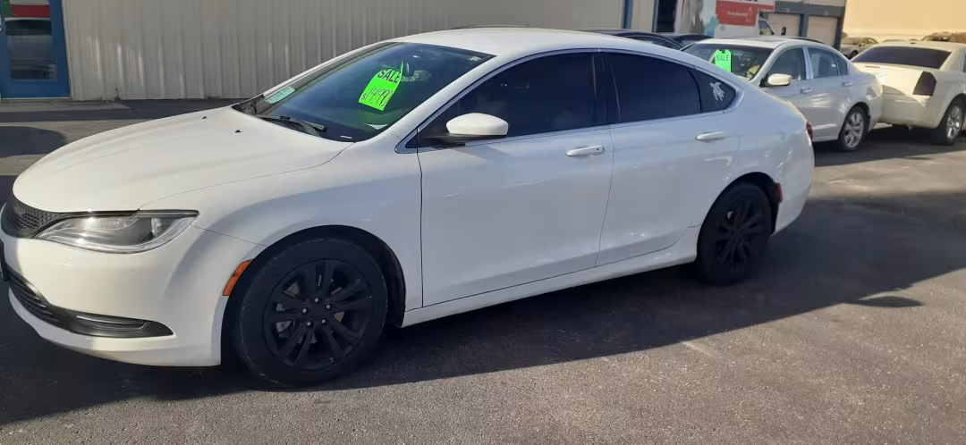 2017 Chrysler 200 - 1C3CCCFBXHN500961 - Image #4
