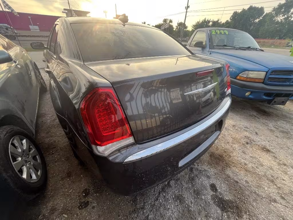2017 Chrysler 300 - 2C3CCAAG9HH552341 - Image #5