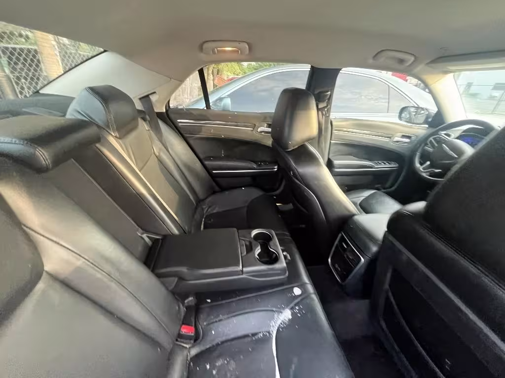 2017 Chrysler 300 - 2C3CCAAG9HH552341 - Image #7