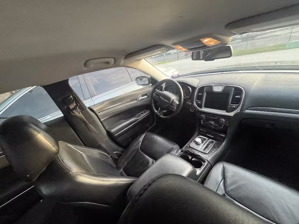 2017 Chrysler 300 - 2C3CCAAG9HH552341 - Image #8