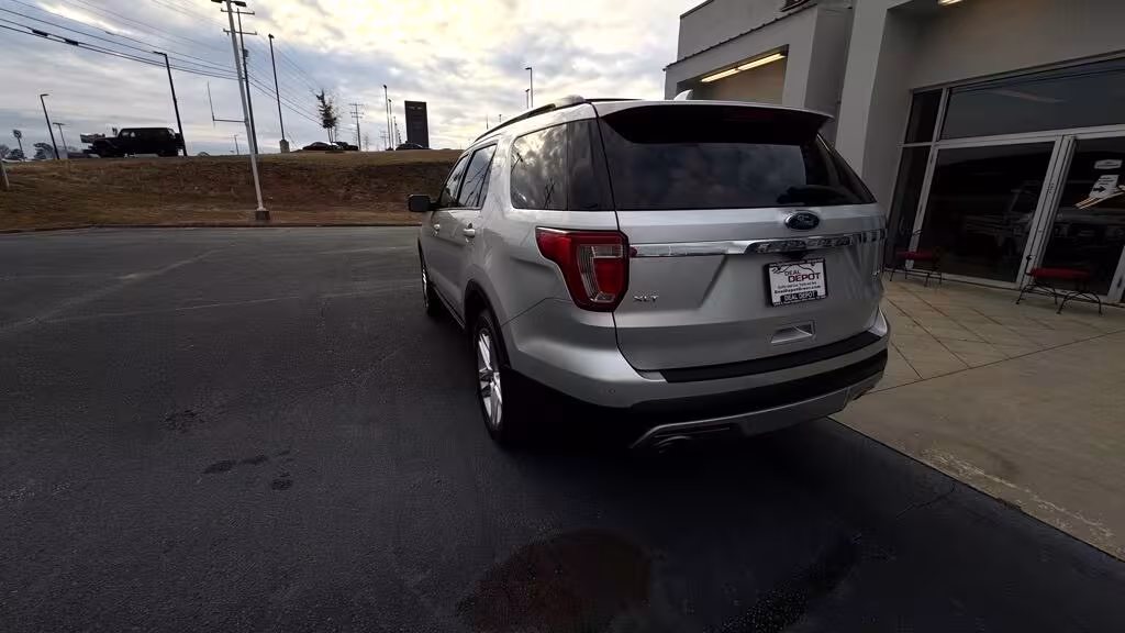 2017 Ford Explorer - 1FM5K8D85HGA41043 - Image #10