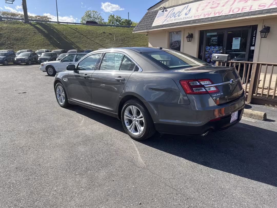 2017 Ford Taurus - 1FAHP2D82HG105898 - Image #1