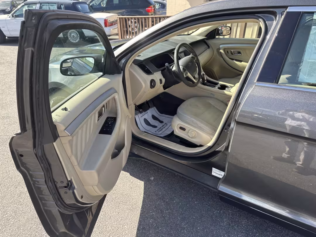 2017 Ford Taurus - 1FAHP2D82HG105898 - Image #5