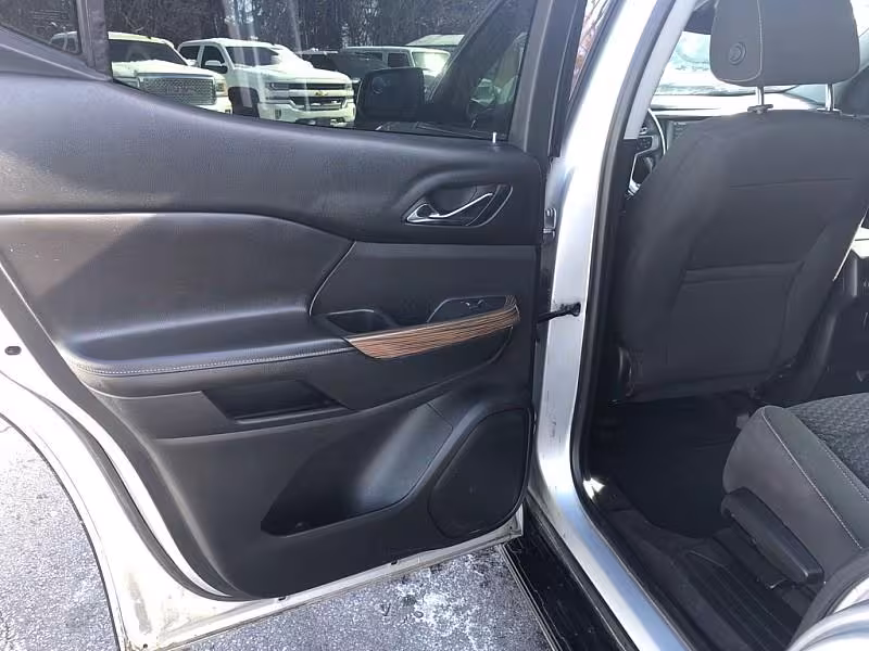 2017 GMC Acadia - 1GKKNLLS2HZ138577 - Image #10