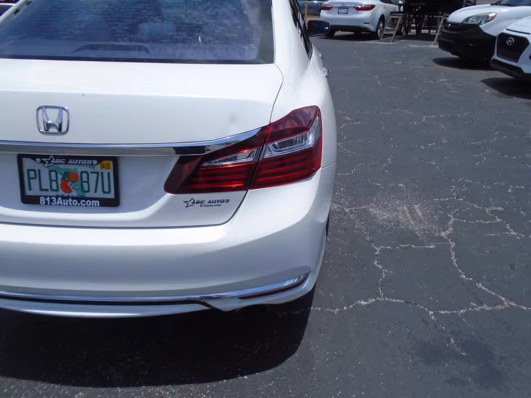 2017 Honda Accord - 1HGCR2F30HA191913 - Image #10