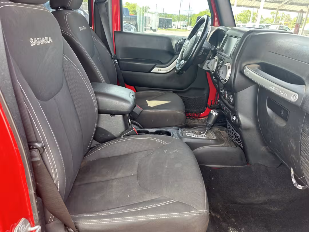 2017 Jeep Wrangler - 1C4HJWEGXHL660890 - Image #4