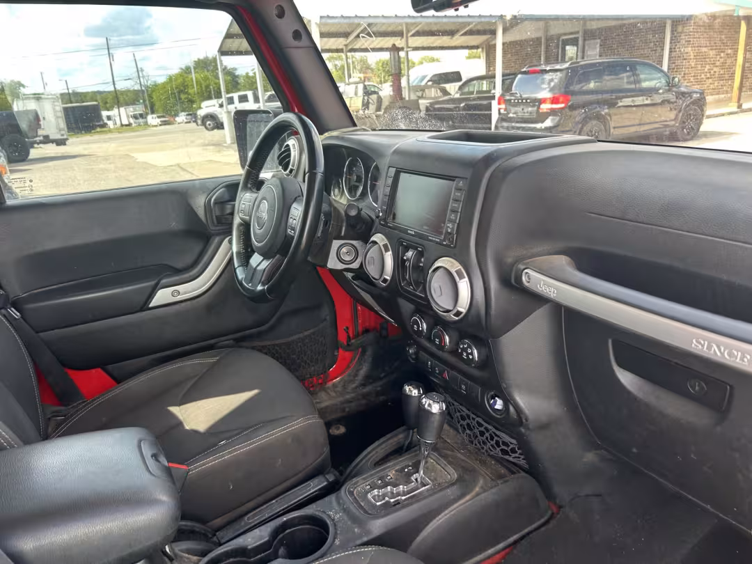 2017 Jeep Wrangler - 1C4HJWEGXHL660890 - Image #5