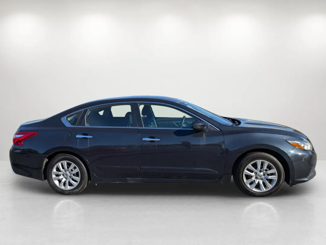 2017 Nissan Altima - 1N4AL3AP3HC215073 - Image #6