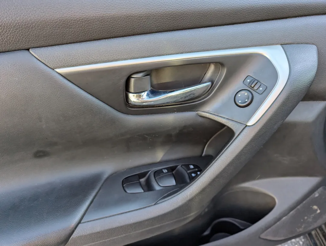 2017 Nissan Altima - 1N4AL3AP3HC215073 - Image #9