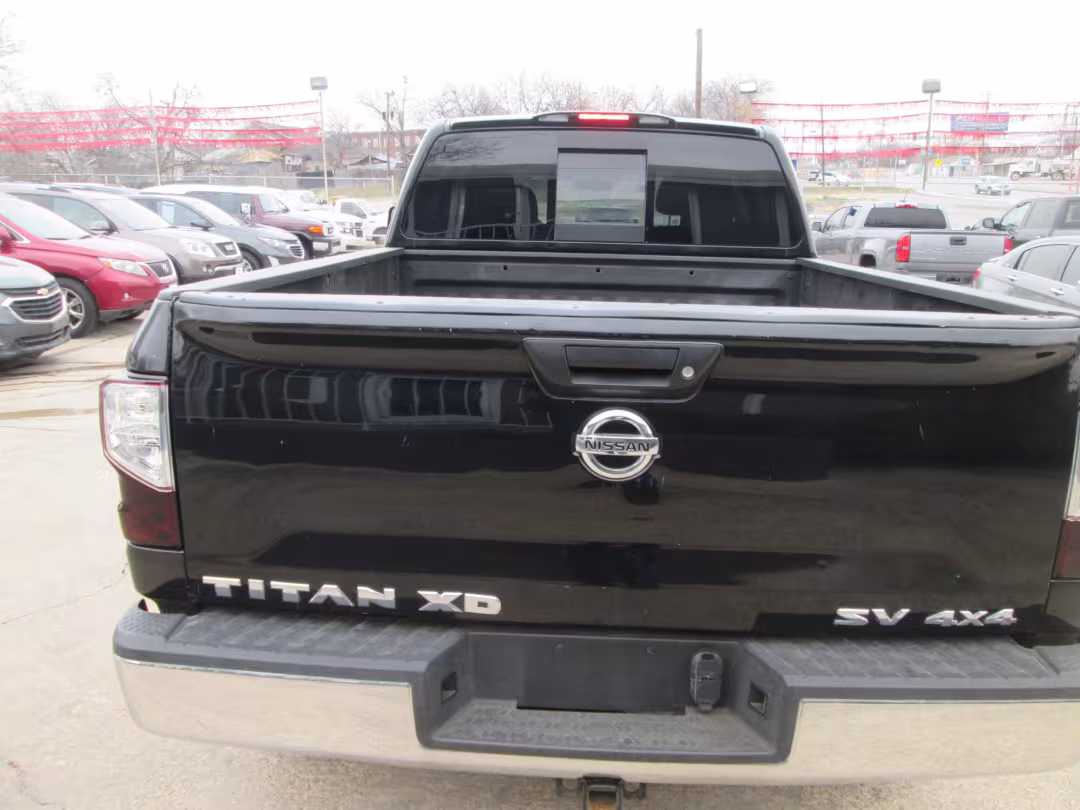 2017 Nissan Titan XD - 1N6AA1F37HN568671 - Image #4