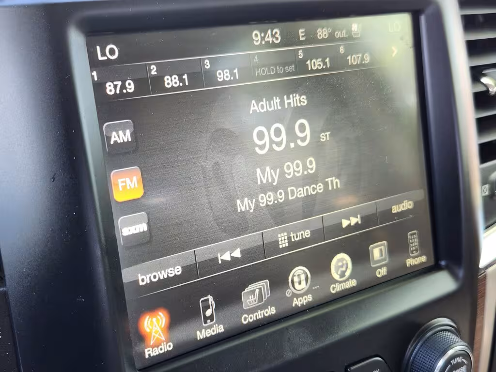 2017 Ram 1500 - 1C6RR7JT0HS549641 - Image #20