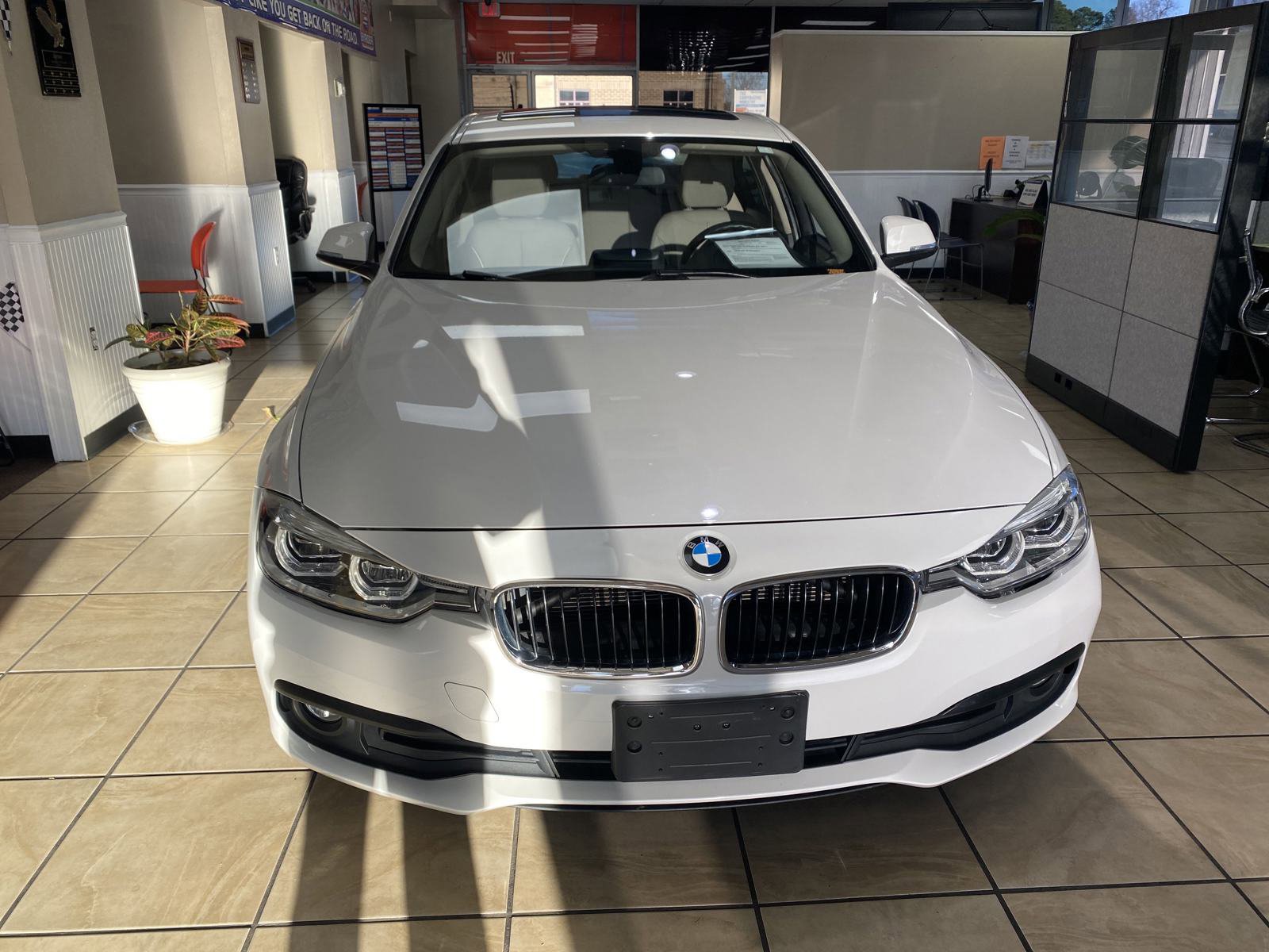 2018 BMW 3 Series - WBA8E5G51JNU46338 - Image #1
