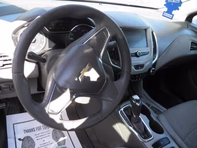 2018 Chevrolet Cruze - 1G1BC5SM9J7159534 - Image #2
