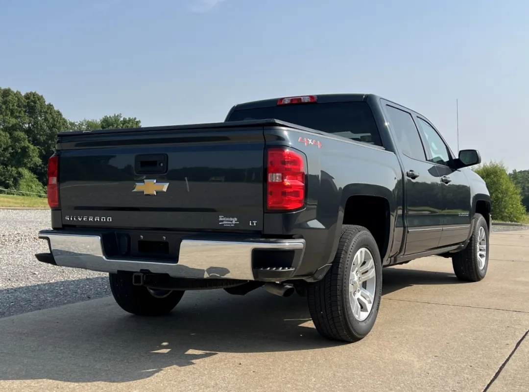 2018 Chevrolet Silverado 1500 - 3GCUKREC6JG295475 - Image #10