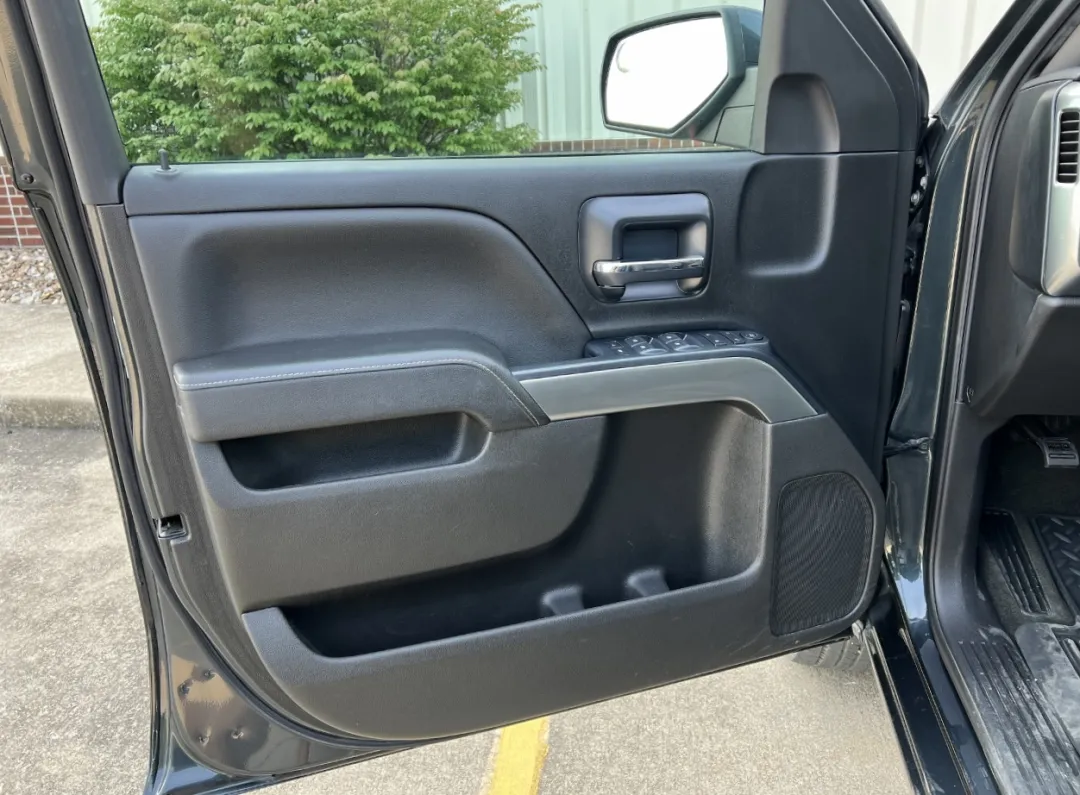 2018 Chevrolet Silverado 1500 - 3GCUKREC6JG295475 - Image #14