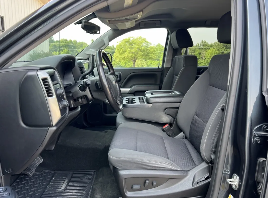 2018 Chevrolet Silverado 1500 - 3GCUKREC6JG295475 - Image #15