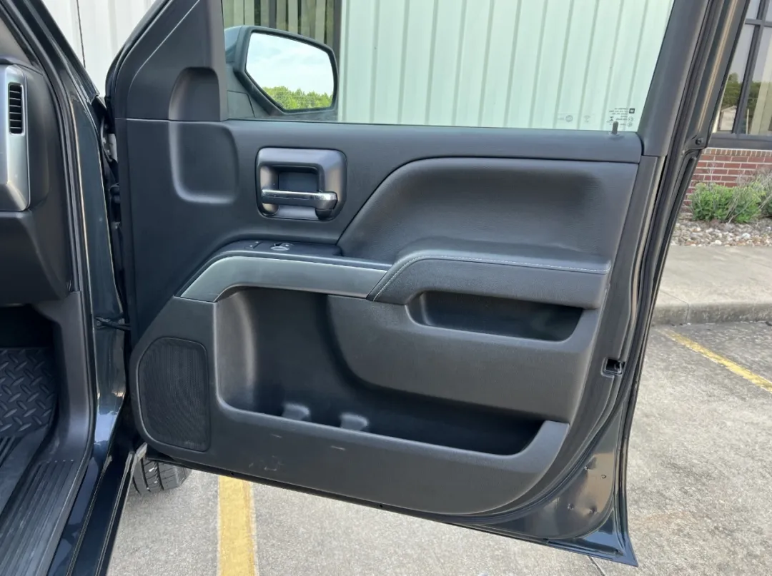 2018 Chevrolet Silverado 1500 - 3GCUKREC6JG295475 - Image #16