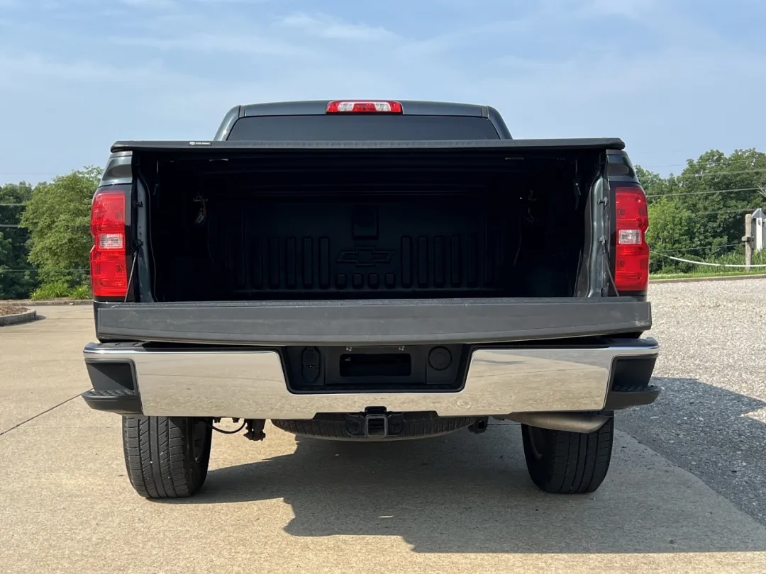 2018 Chevrolet Silverado 1500 - 3GCUKREC6JG295475 - Image #20