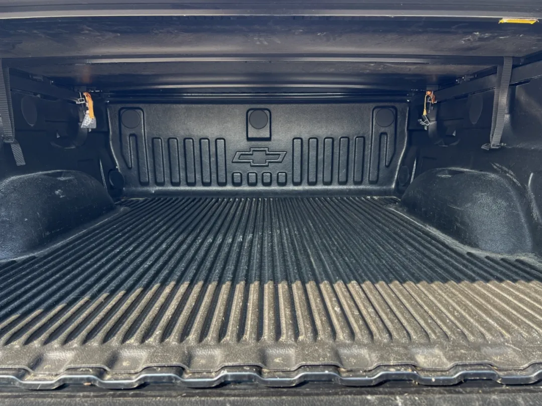 2018 Chevrolet Silverado 1500 - 3GCUKREC6JG295475 - Image #21