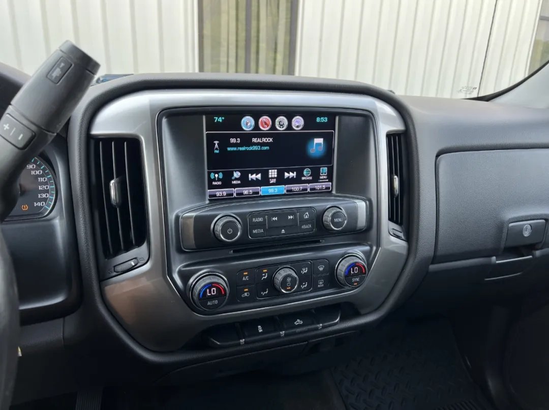 2018 Chevrolet Silverado 1500 - 3GCUKREC6JG295475 - Image #26