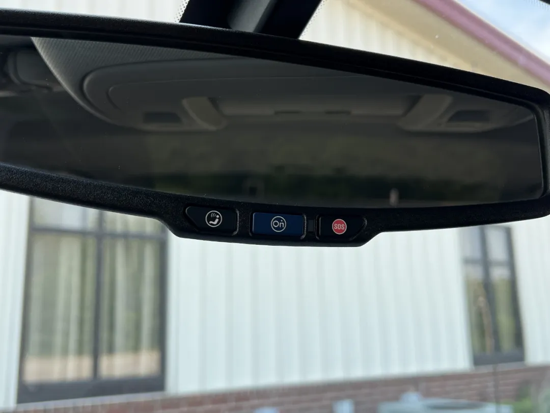 2018 Chevrolet Silverado 1500 - 3GCUKREC6JG295475 - Image #30