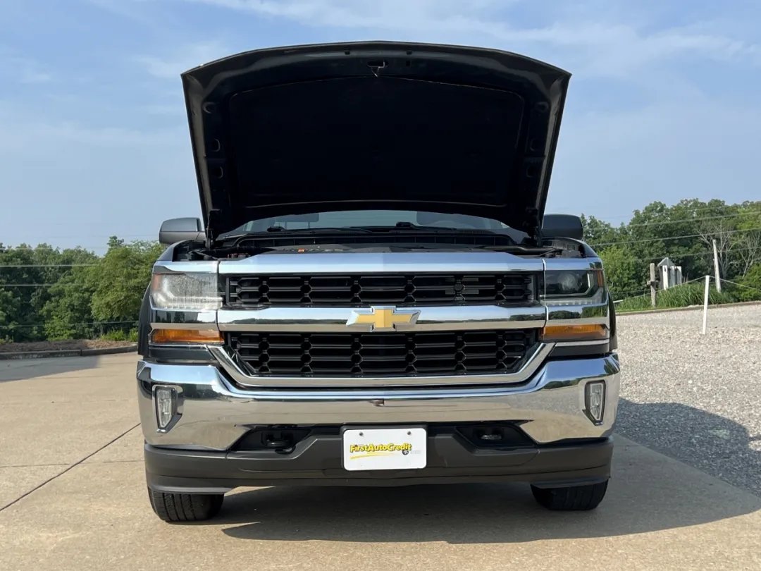 2018 Chevrolet Silverado 1500 - 3GCUKREC6JG295475 - Image #31