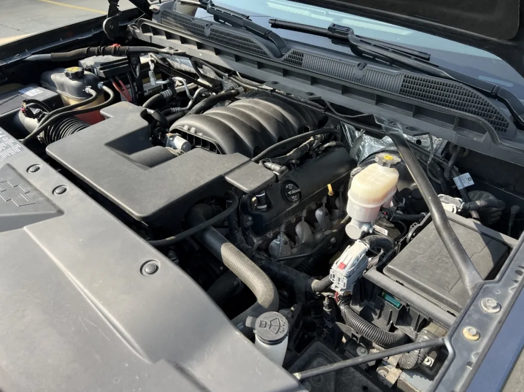 2018 Chevrolet Silverado 1500 - 3GCUKREC6JG295475 - Image #32