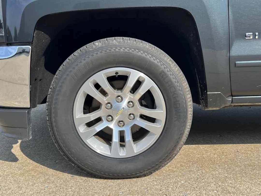 2018 Chevrolet Silverado 1500 - 3GCUKREC6JG295475 - Image #33