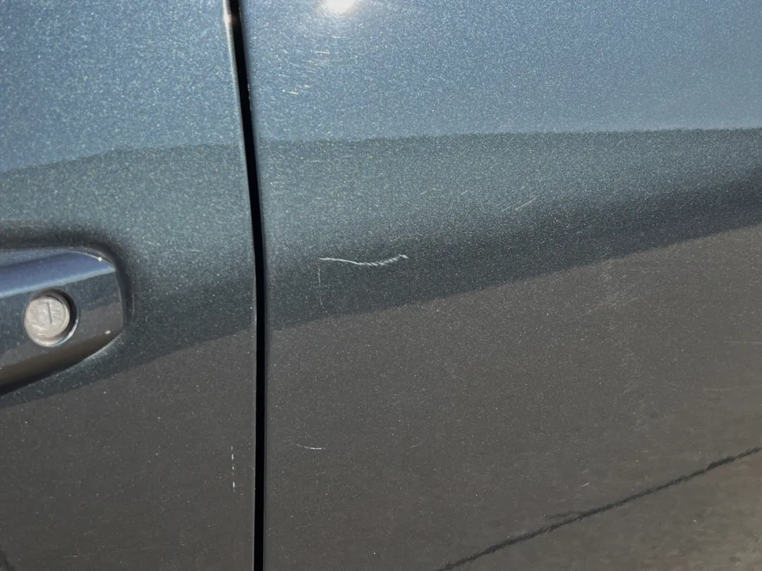 2018 Chevrolet Silverado 1500 - 3GCUKREC6JG295475 - Image #39