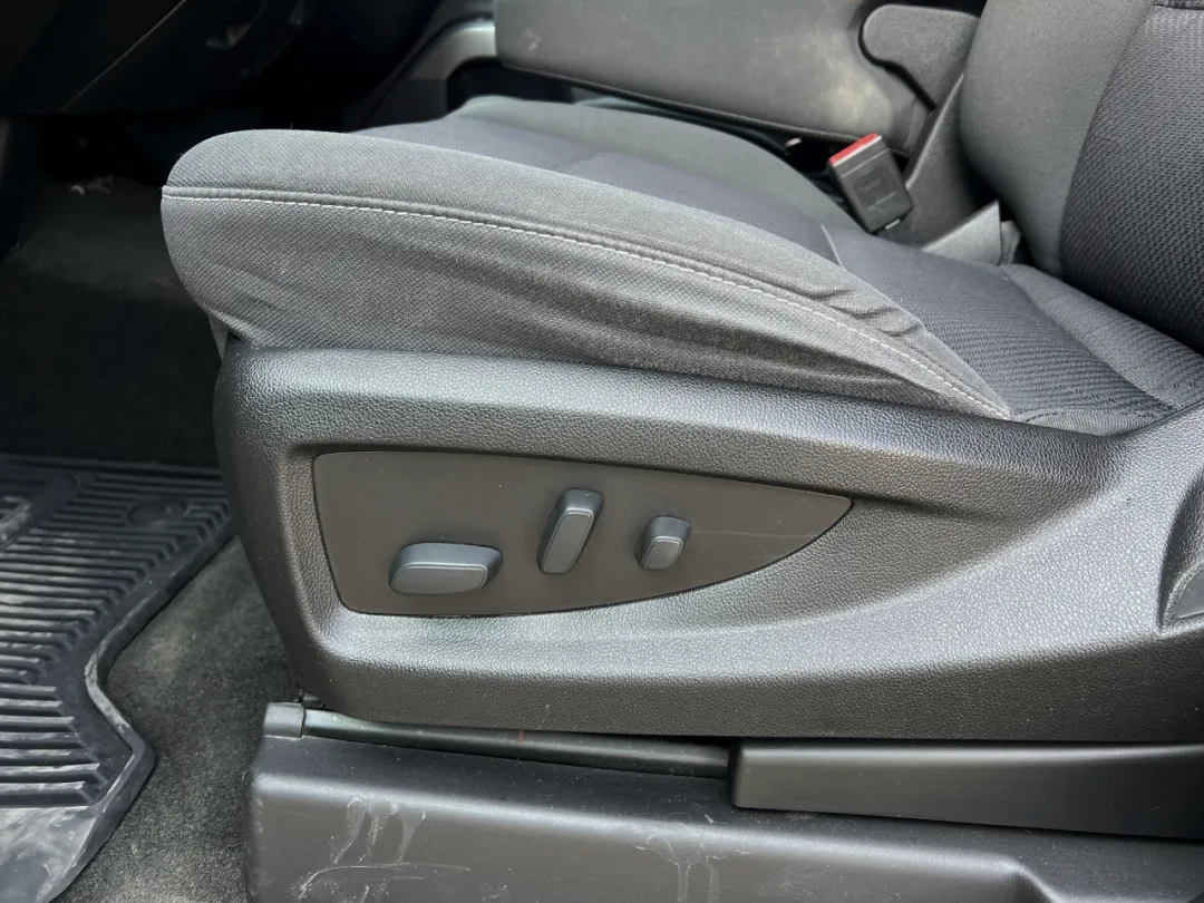 2018 Chevrolet Silverado 1500 - 3GCUKREC6JG295475 - Image #6