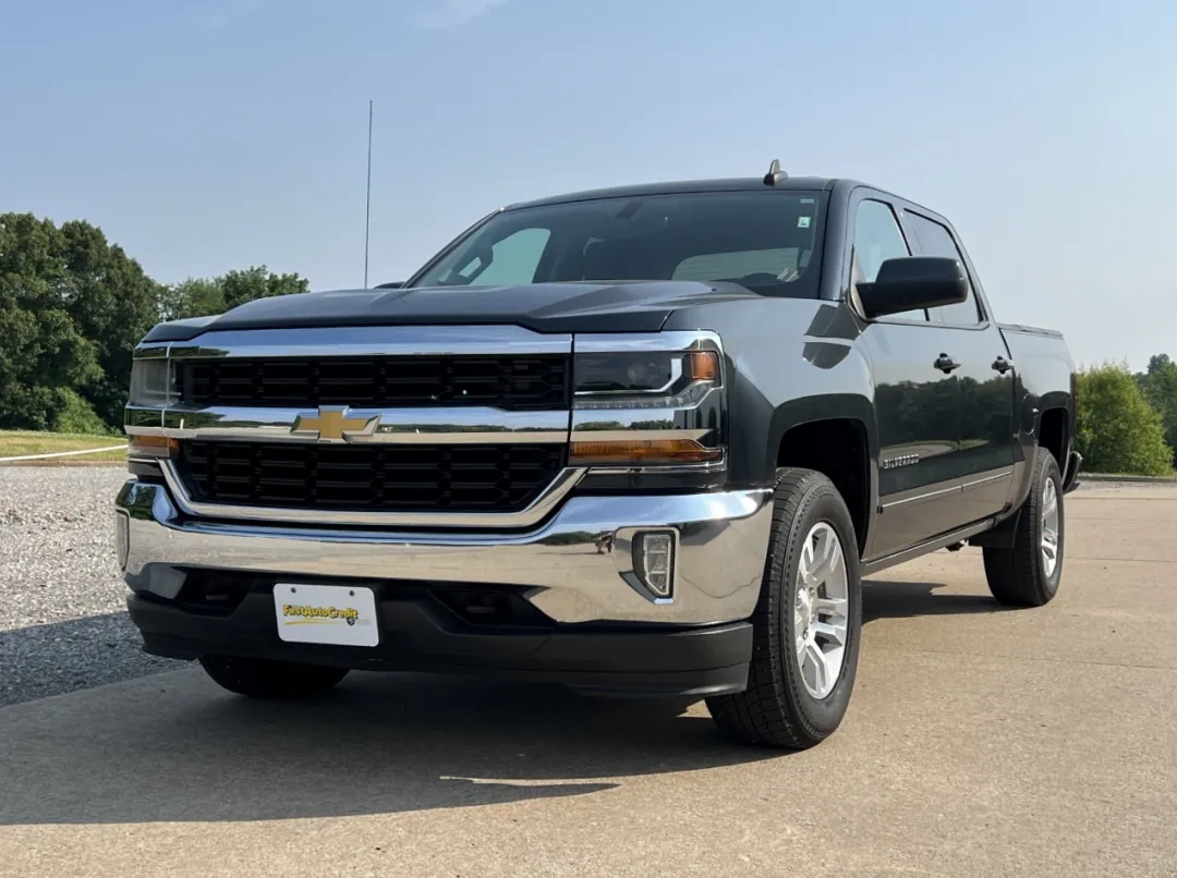 2018 Chevrolet Silverado 1500 - 3GCUKREC6JG295475 - Image #7