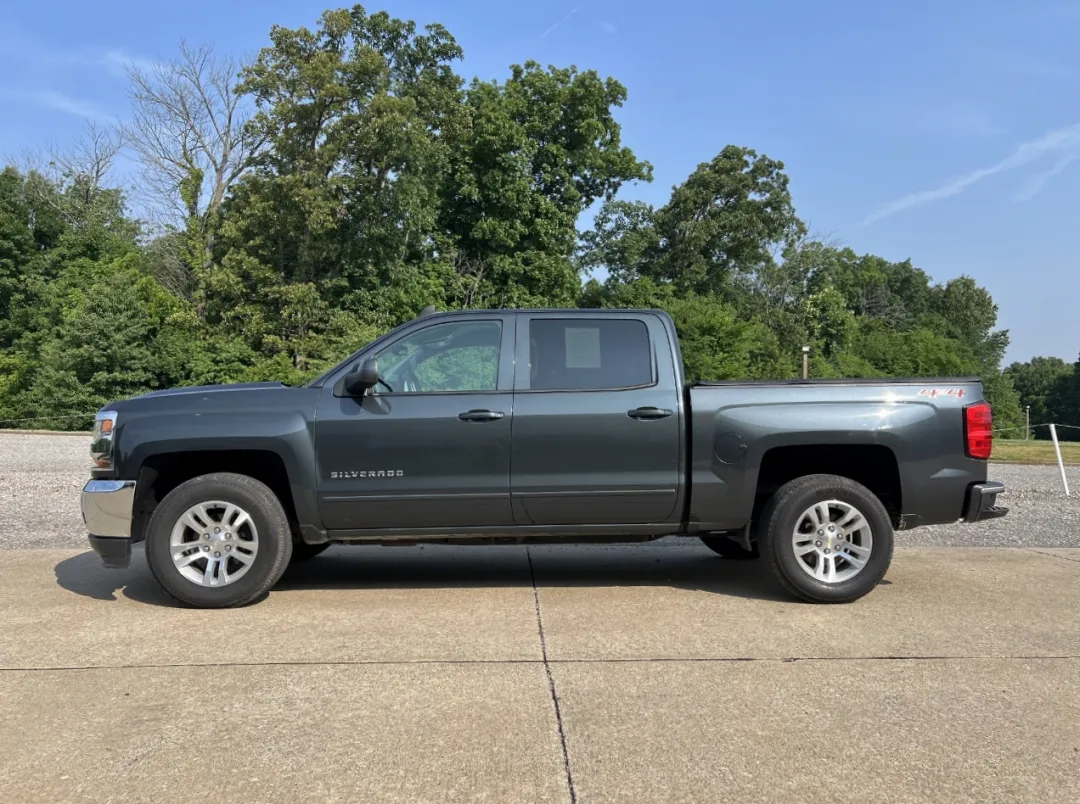 2018 Chevrolet Silverado 1500 - 3GCUKREC6JG295475 - Image #8