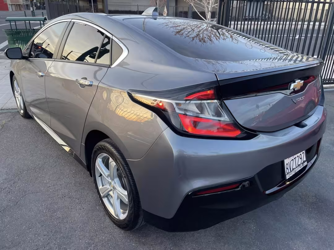 2018 Chevrolet Volt - 1G1RC6S51JU124615 - Image #10
