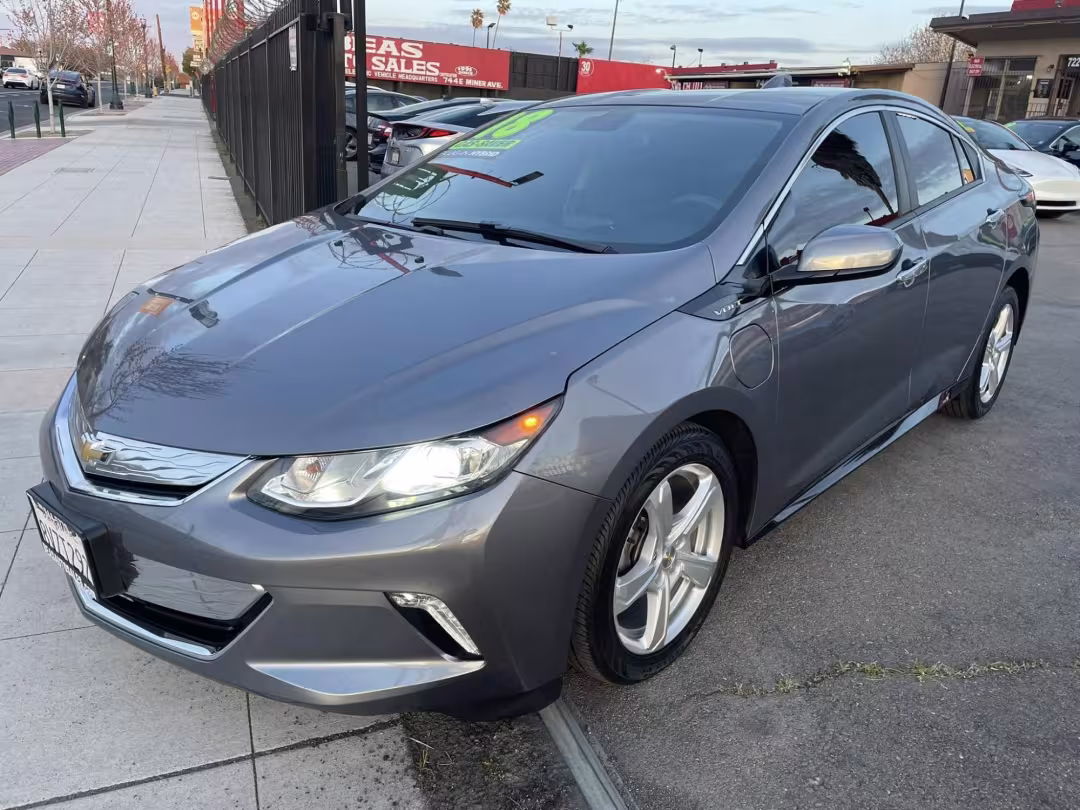 2018 Chevrolet Volt - 1G1RC6S51JU124615 - Image #3