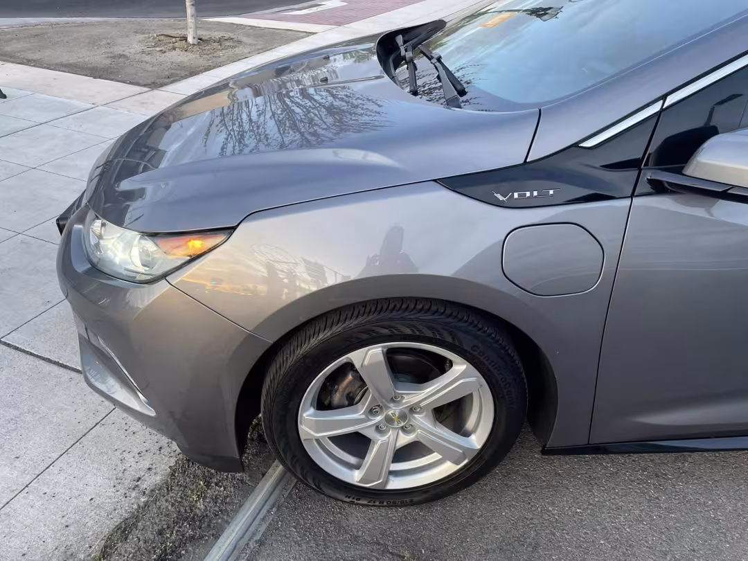 2018 Chevrolet Volt - 1G1RC6S51JU124615 - Image #4