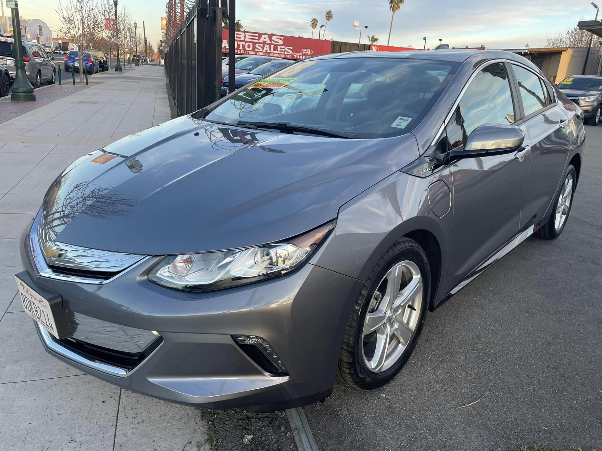 2018 Chevrolet Volt - 1G1RC6S55JU140333 - Image #3