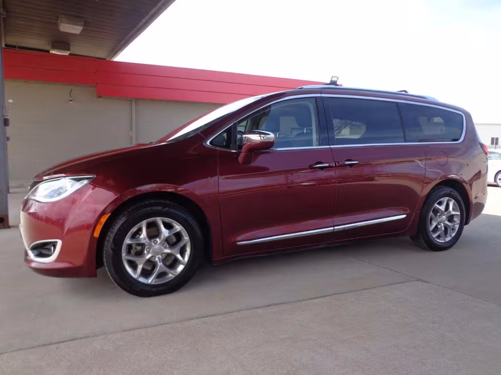 2018 Chrysler Pacifica - 2C4RC1GG8JR232652 - Image #1