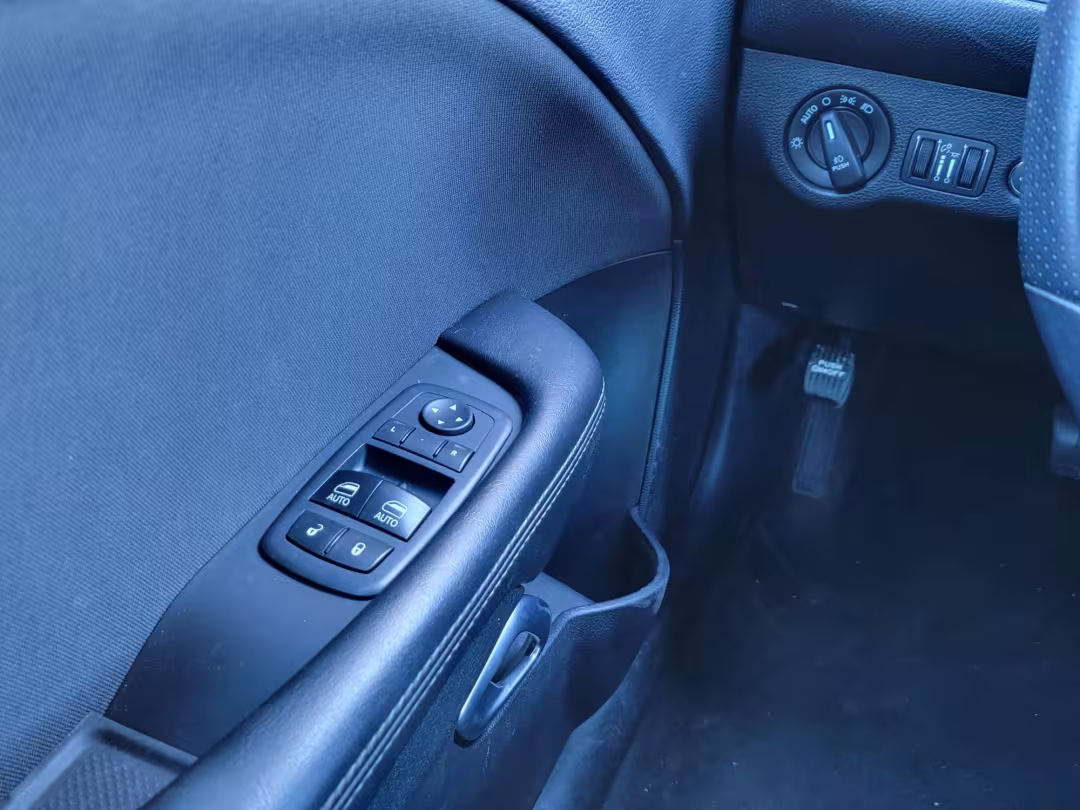 2018 Dodge Challenger - 2C3CDZAG9JH143385 - Image #17