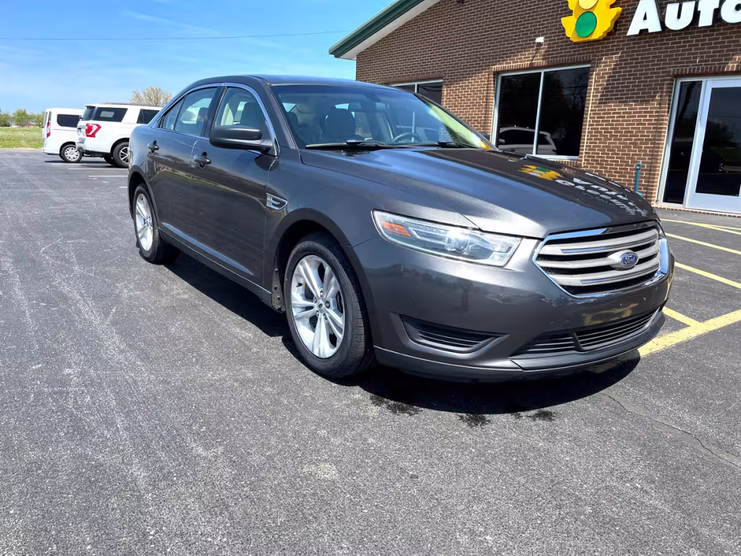 2018 Ford Taurus - 1FAHP2D85JG129568 - Image #2